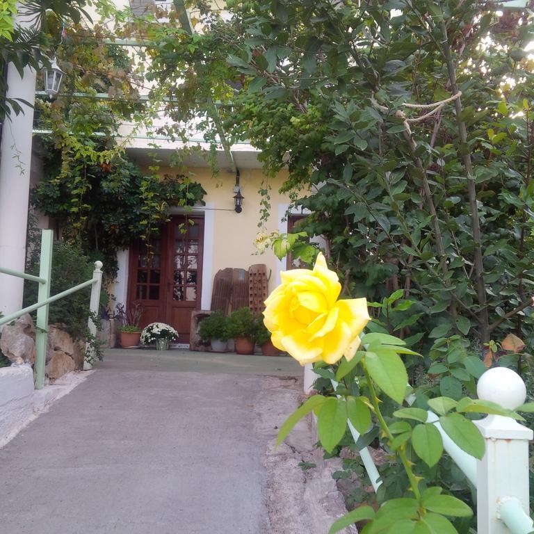 Manoleas Rooms To Let Leonídion Dış mekan fotoğraf